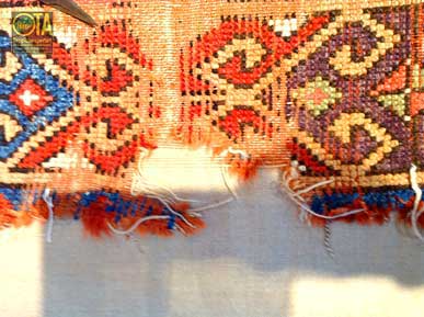 Der wertvoller Teppich braucht eine Restauration