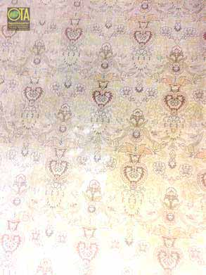 Herekhe Seidenteppich wurde durch Wasserschaden verfärbt