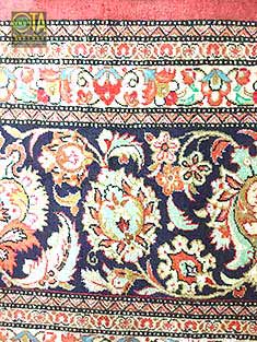 Ghom Seidenteppich nach der Restaurierung eines Loches