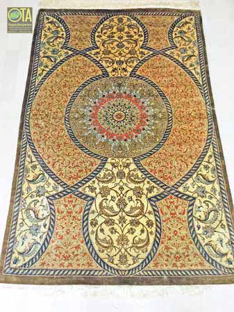 Ghom Seidenteppich ultrafein mit Fransen wird repariert