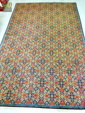 Perserteppich wurde von OTA Spezialisten von allen Seiten um die schadhafte Stelle gekürzt